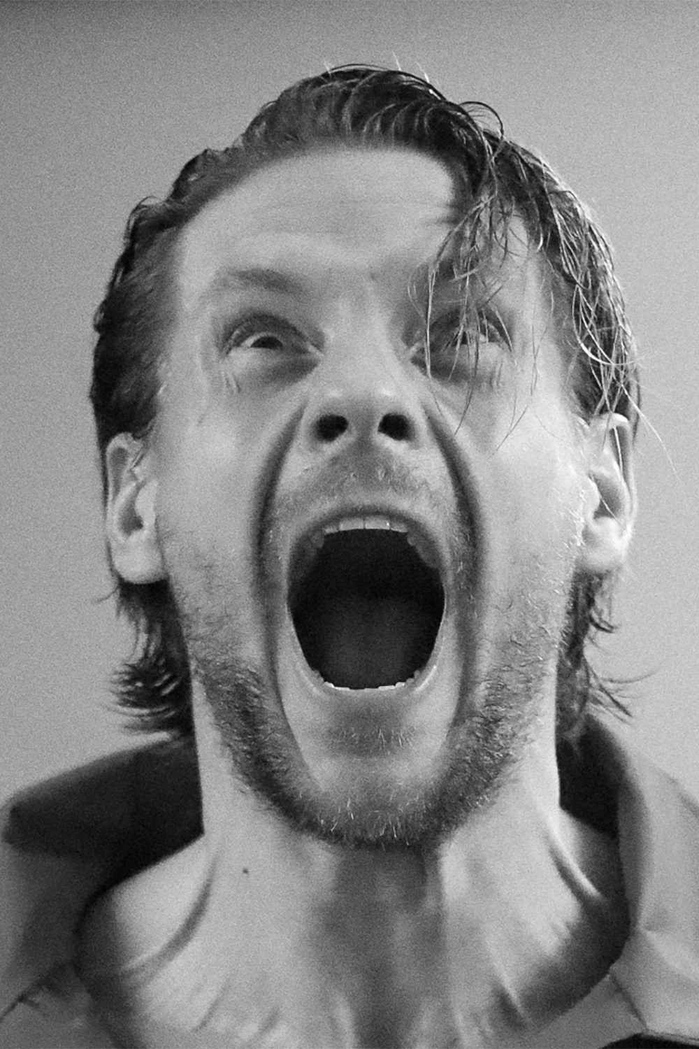 Sebastian Fabijański w spektaklu Ksiądz Marek